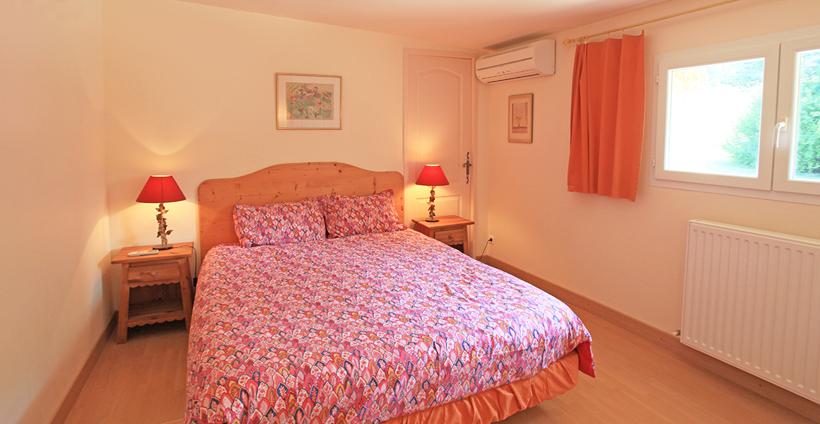 Air conditioned double bedroom 1 