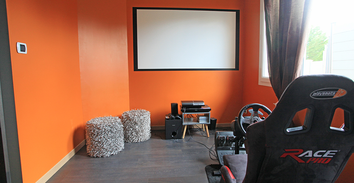 Computer games room with projector and large screen