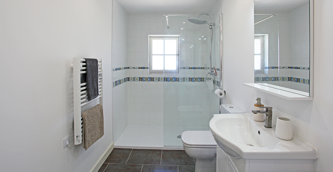 The ground floor wing double en suite shower room