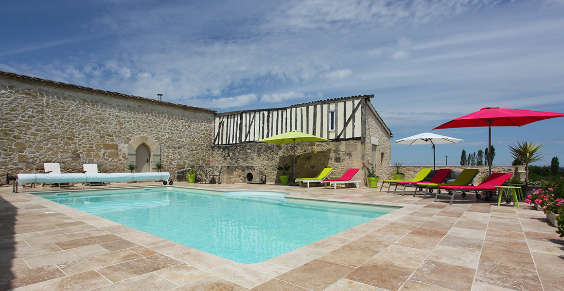 The entrance to the gite is through the arched door at the end of the pool