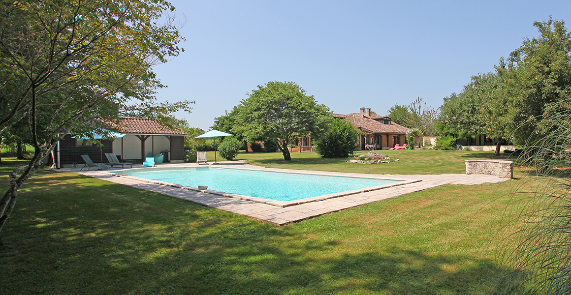 Welcome to Chauprades with its large 14m x 6m private pool