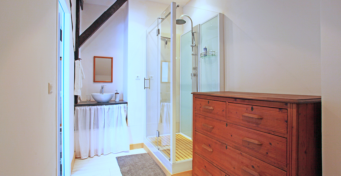 Bedroom 3 en suite shower & WC