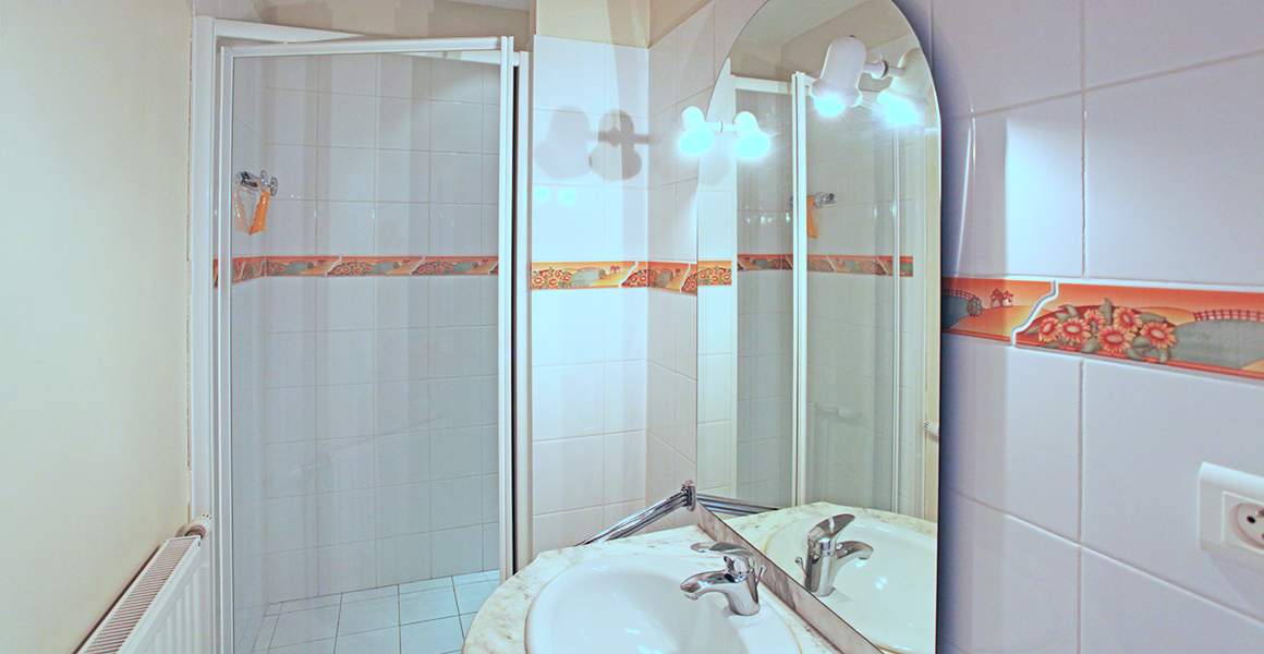 La Grande Maison first floor bedroom 4 en suite shower room