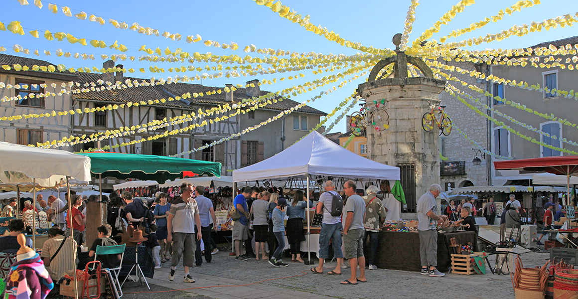 The weekly market in Eymet is on a Thursday, the night markets in July and August are on a Tuesday