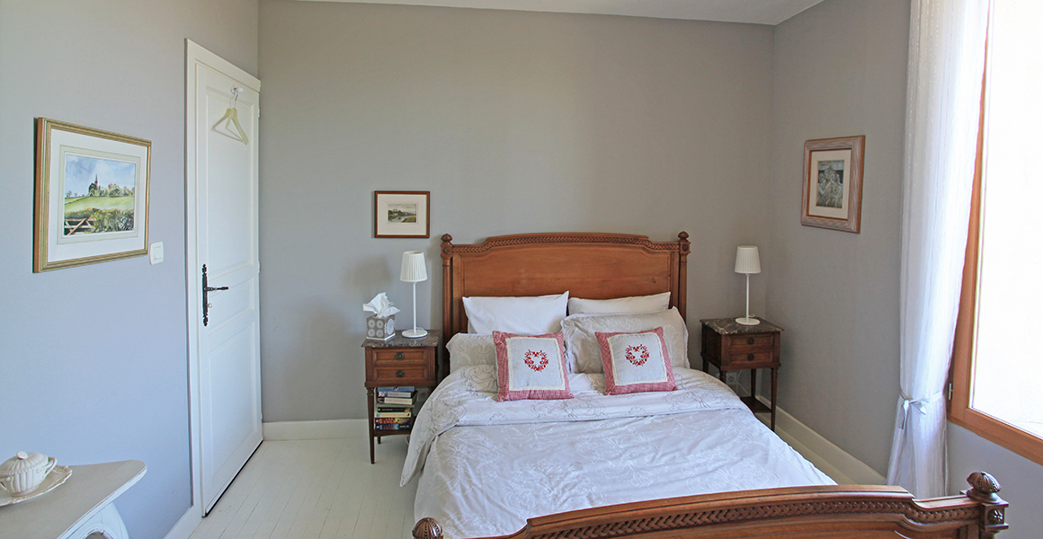 Farmhouse bedroom with ensuite shower