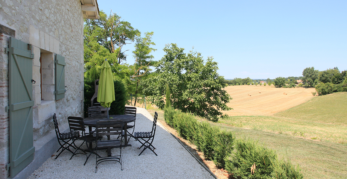 Barn cottage dining terrace