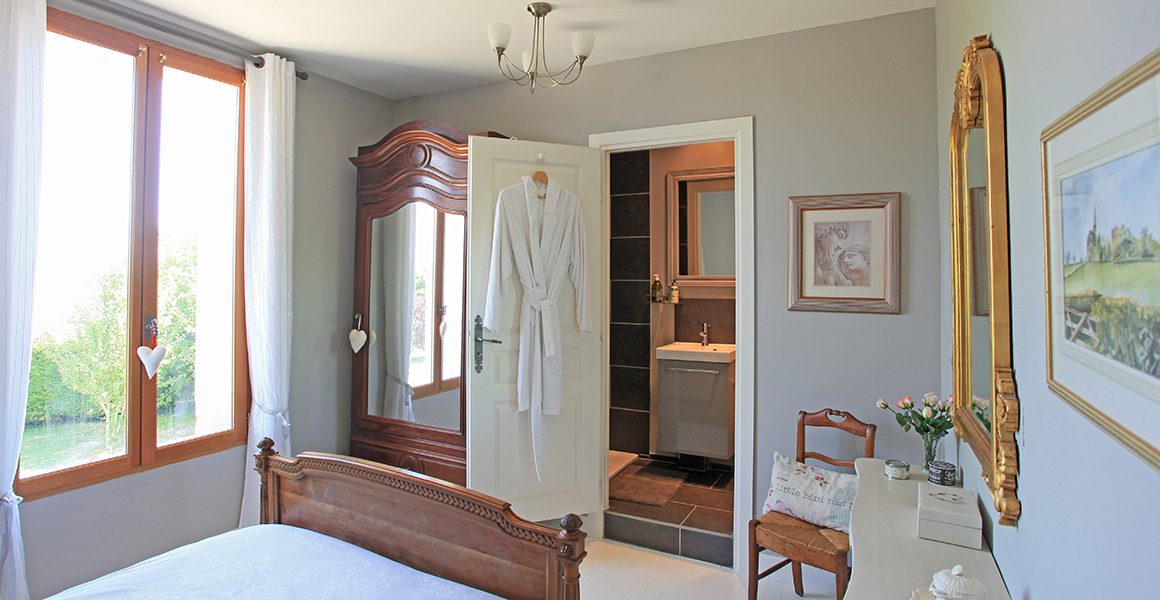 Farmhouse first floor ensuite bedroom