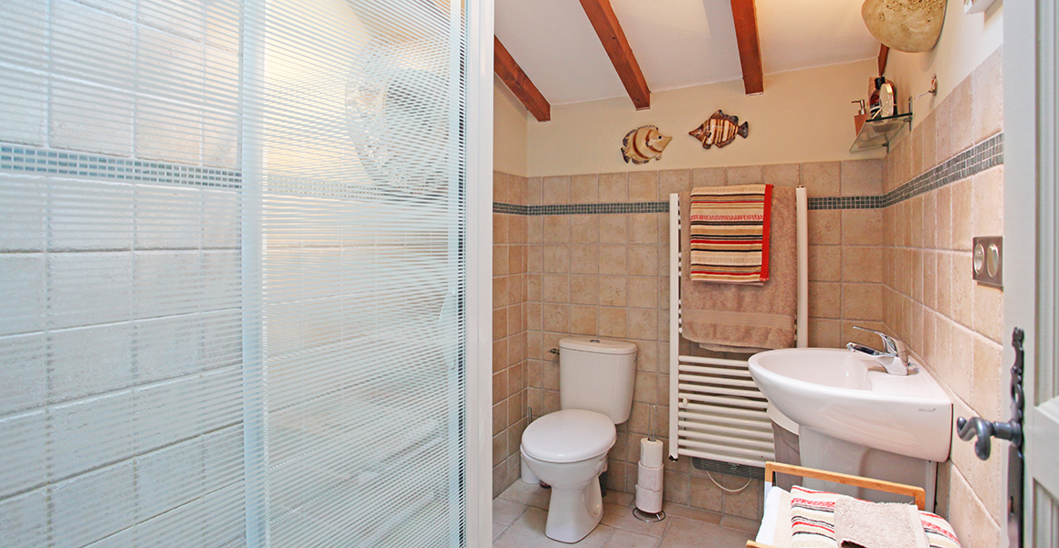 Large gite first floor shower room