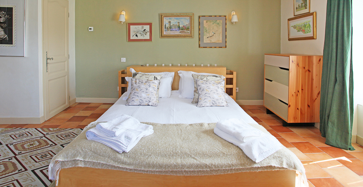 Large gite ground floor bedroom