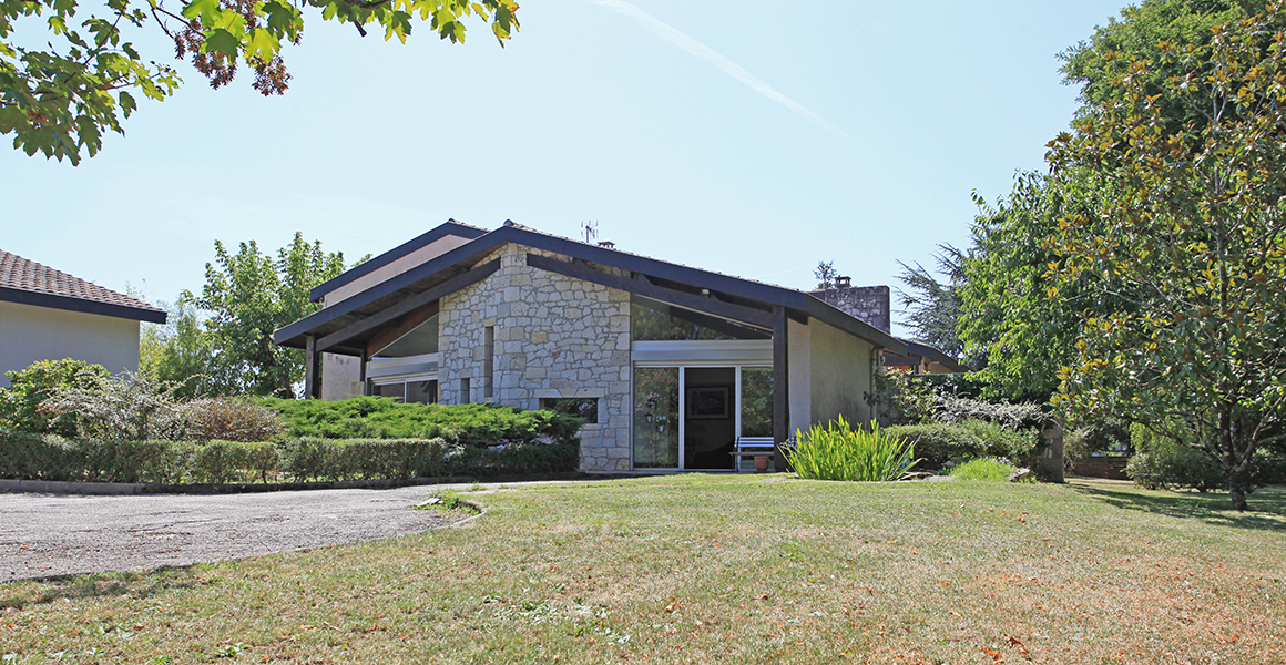 Main entrance to this contemporary villa