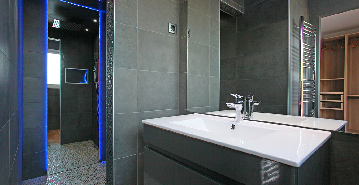 Bedroom 3 en suite shower room