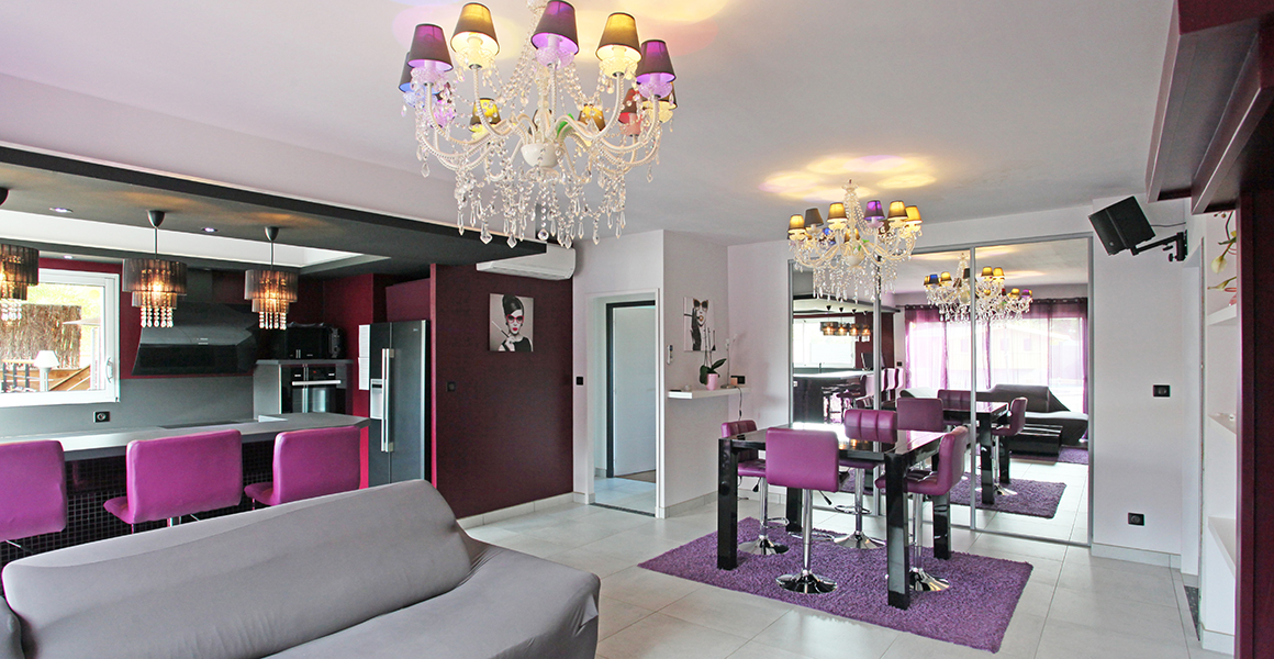 The lounge/dining area