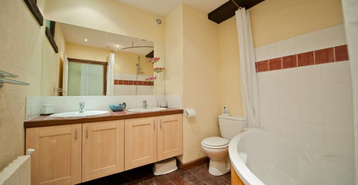 First floor family bathroom