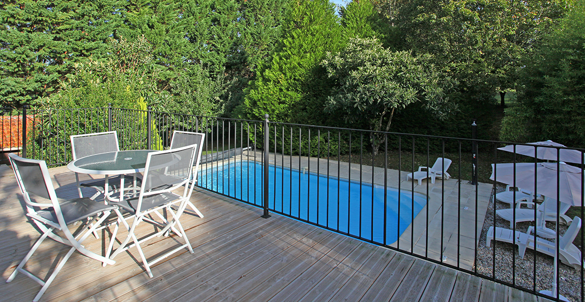 The rear decked terrace overlooking the pool