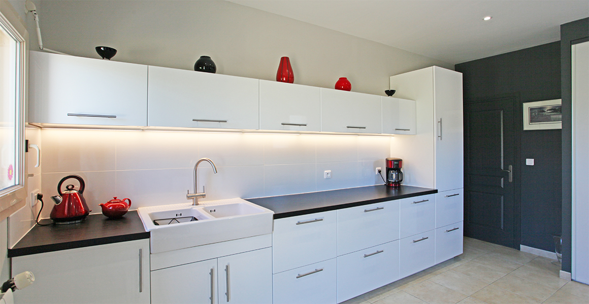 Maison de Piliers kitchen