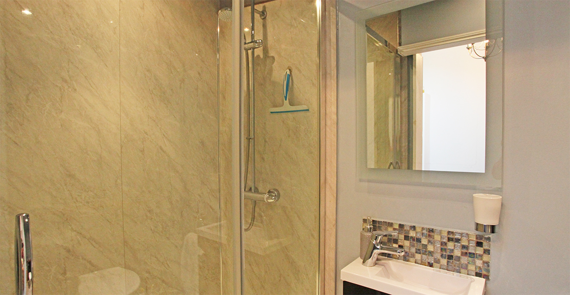 La Porcherie en suite shower room