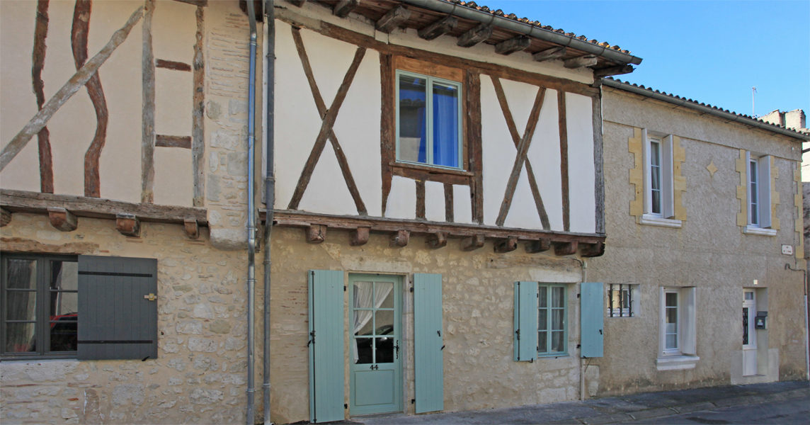 Olive Tree Cottage in central Eymet